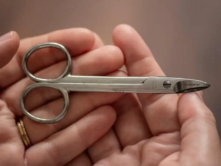 Can you take small scissors on an airplane? TSA says they have to